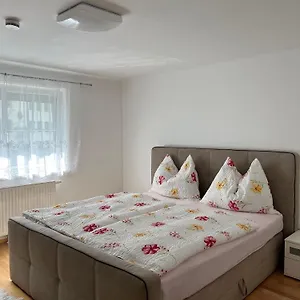 Flora Apartmán