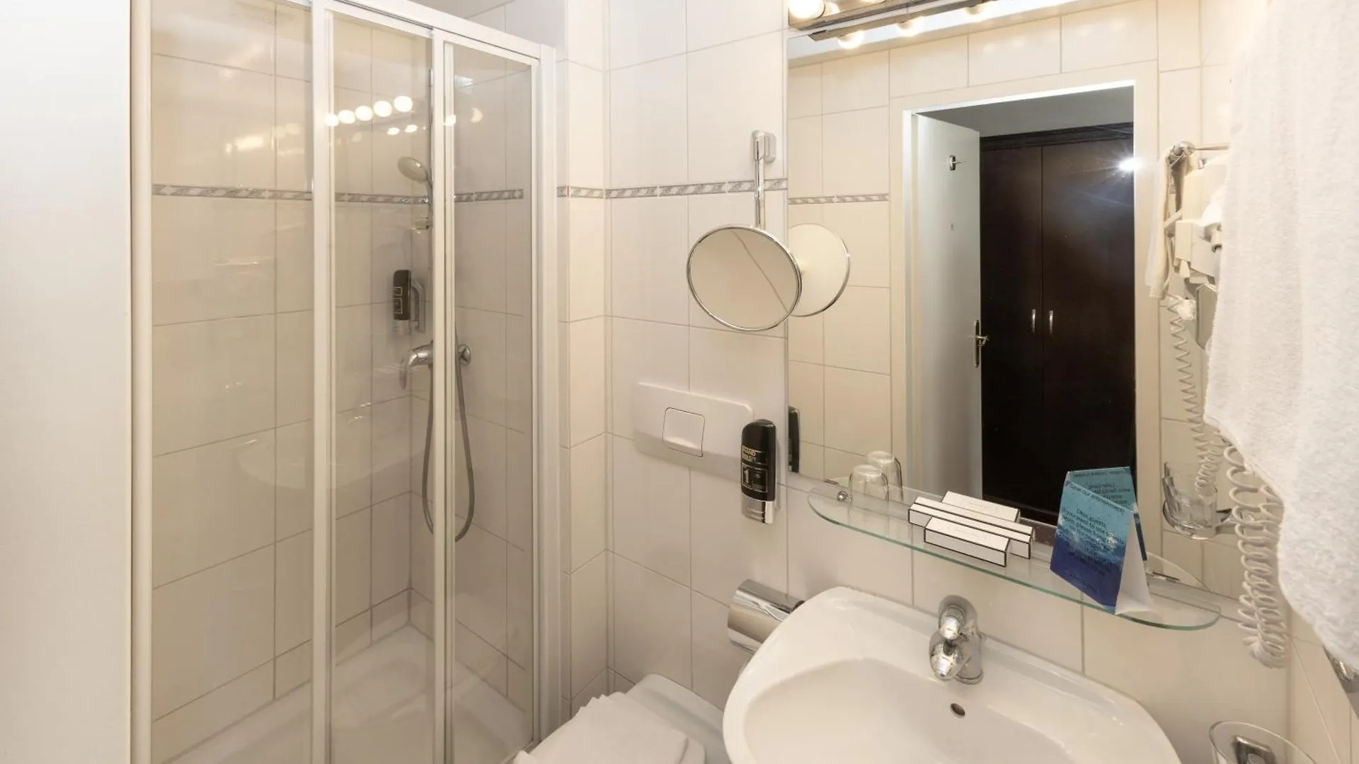 Hotel Viktoria Schoenbrunn Vídeň 3*,  Rakousko